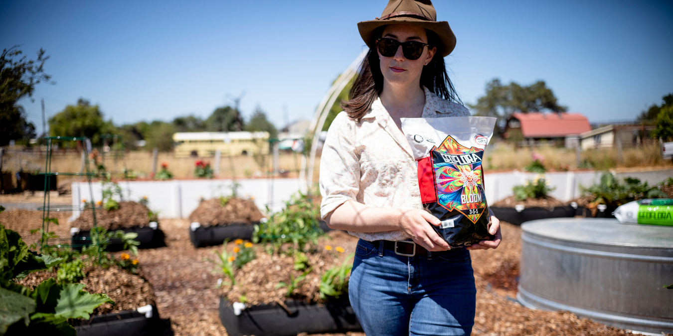 woman holding bag of Geoflora